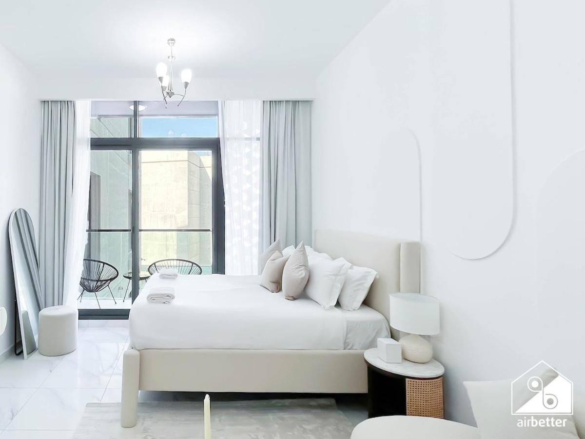 Jvc Amazing With Balcony & Pool View * Dubai