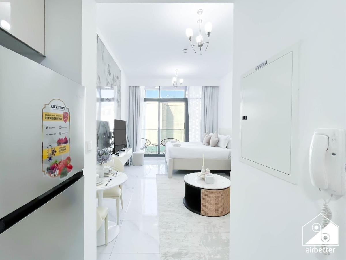 Jvc Amazing With Balcony & Pool View