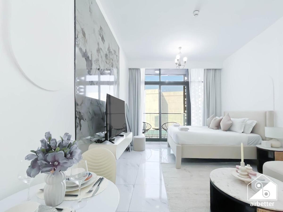 Jvc Amazing With Balcony & Pool View Apartment Dubai