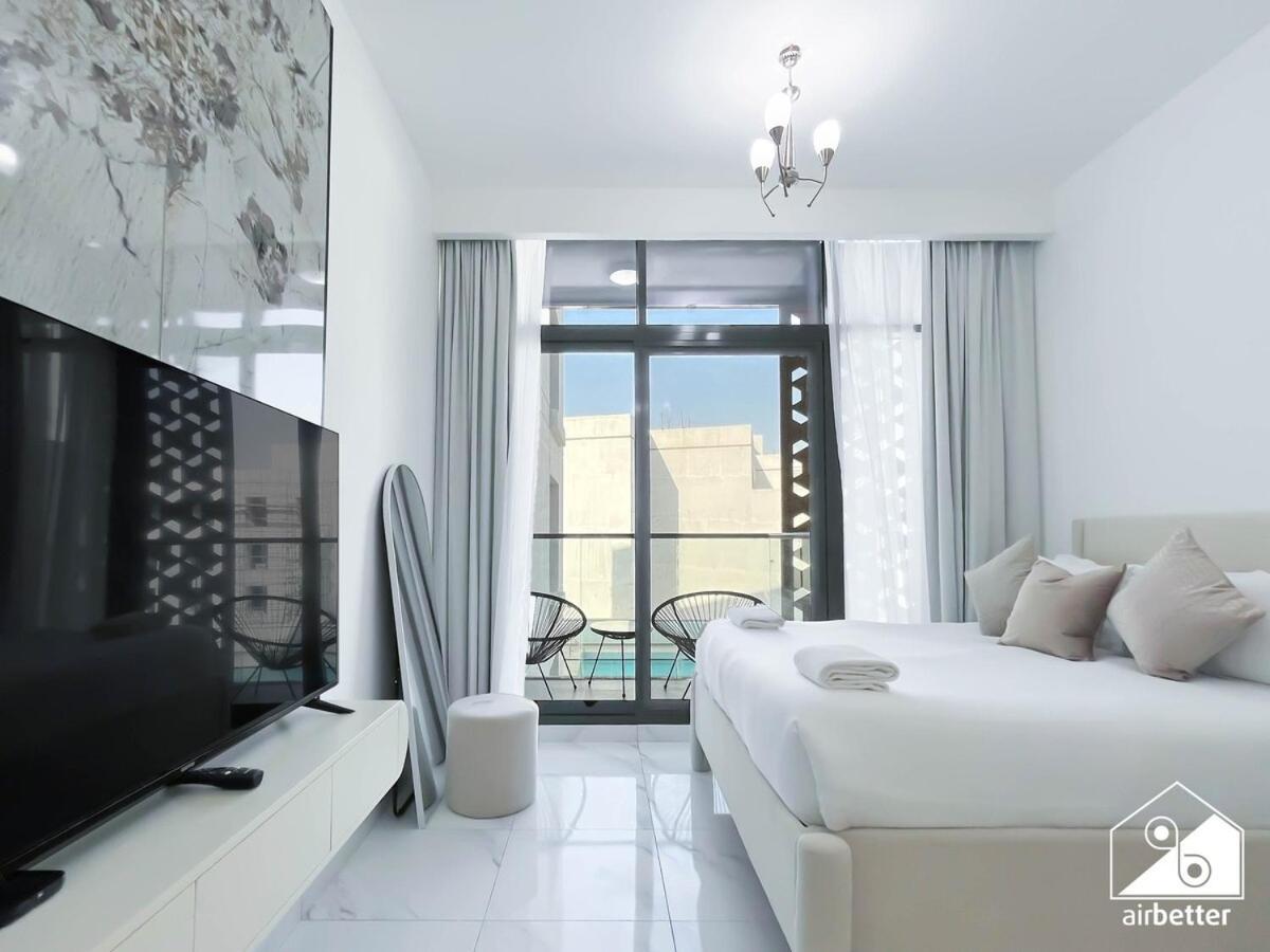 Apartment Jvc Amazing With Balcony & Pool View