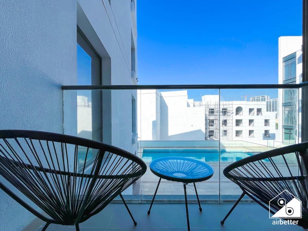 Jvc Amazing With Balcony & Pool View Apartment Dubai
