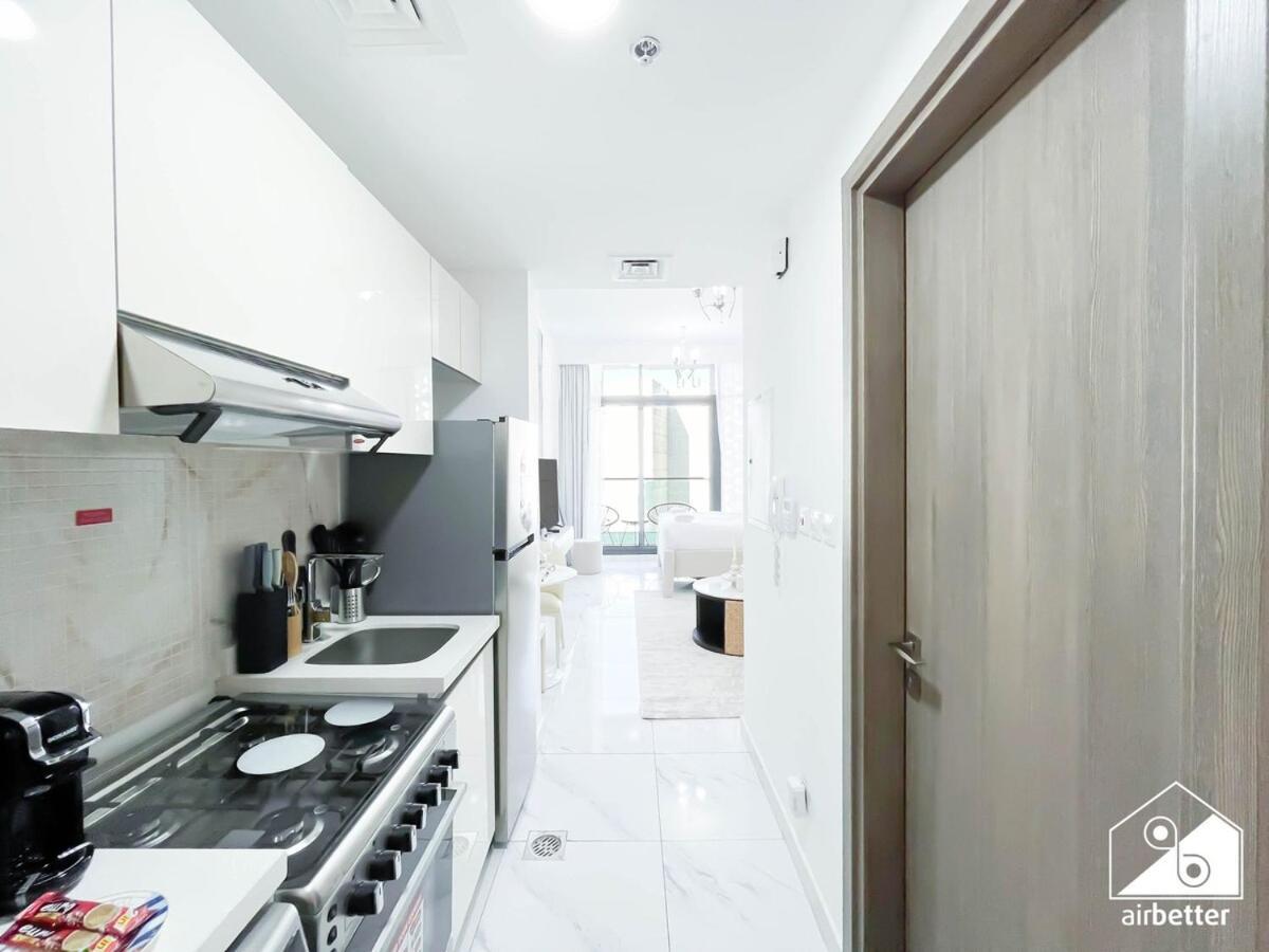 Jvc Amazing With Balcony & Pool View Apartment