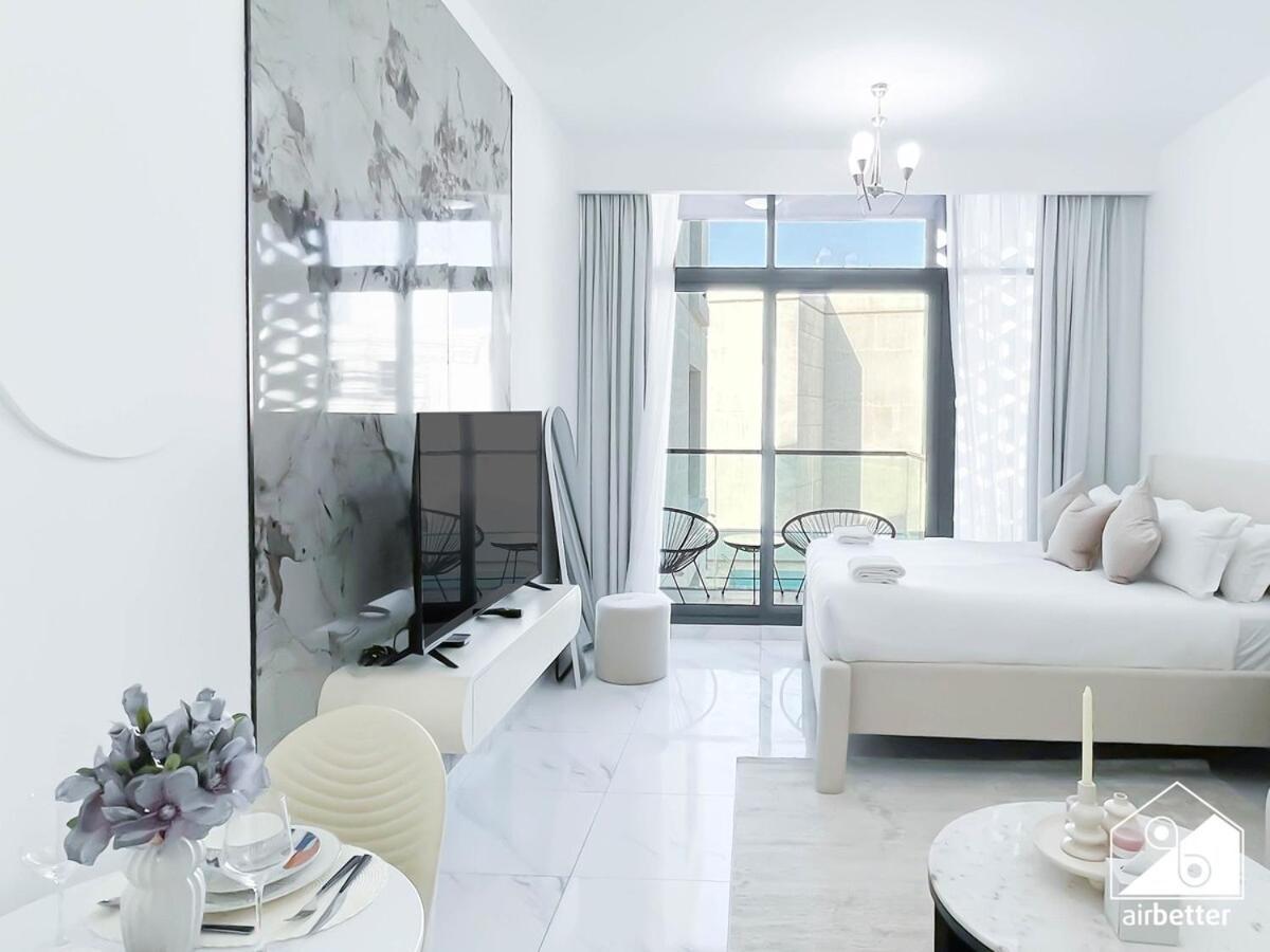 Jvc Amazing With Balcony & Pool View * Dubai
